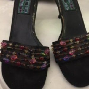 Sandals with heels by Magic Bus